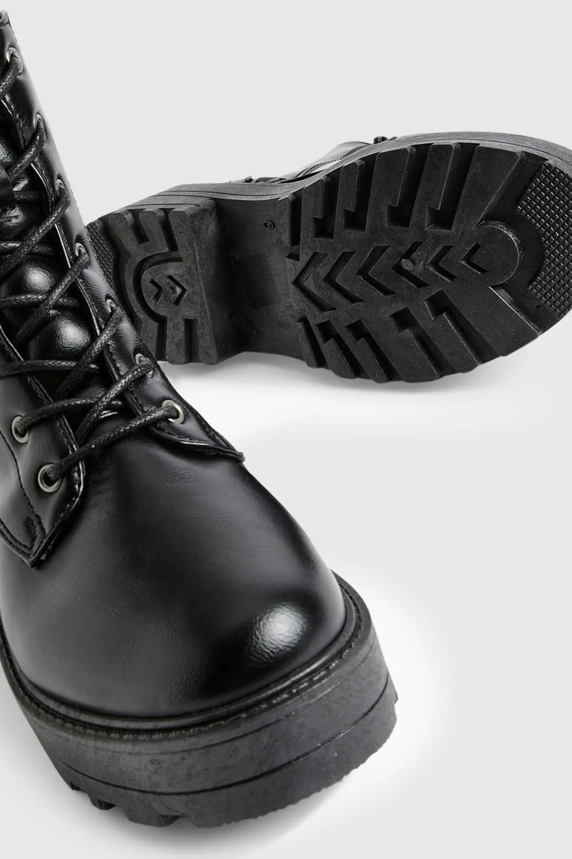 Bottes de randonneur chunky à laçage et coupe large
