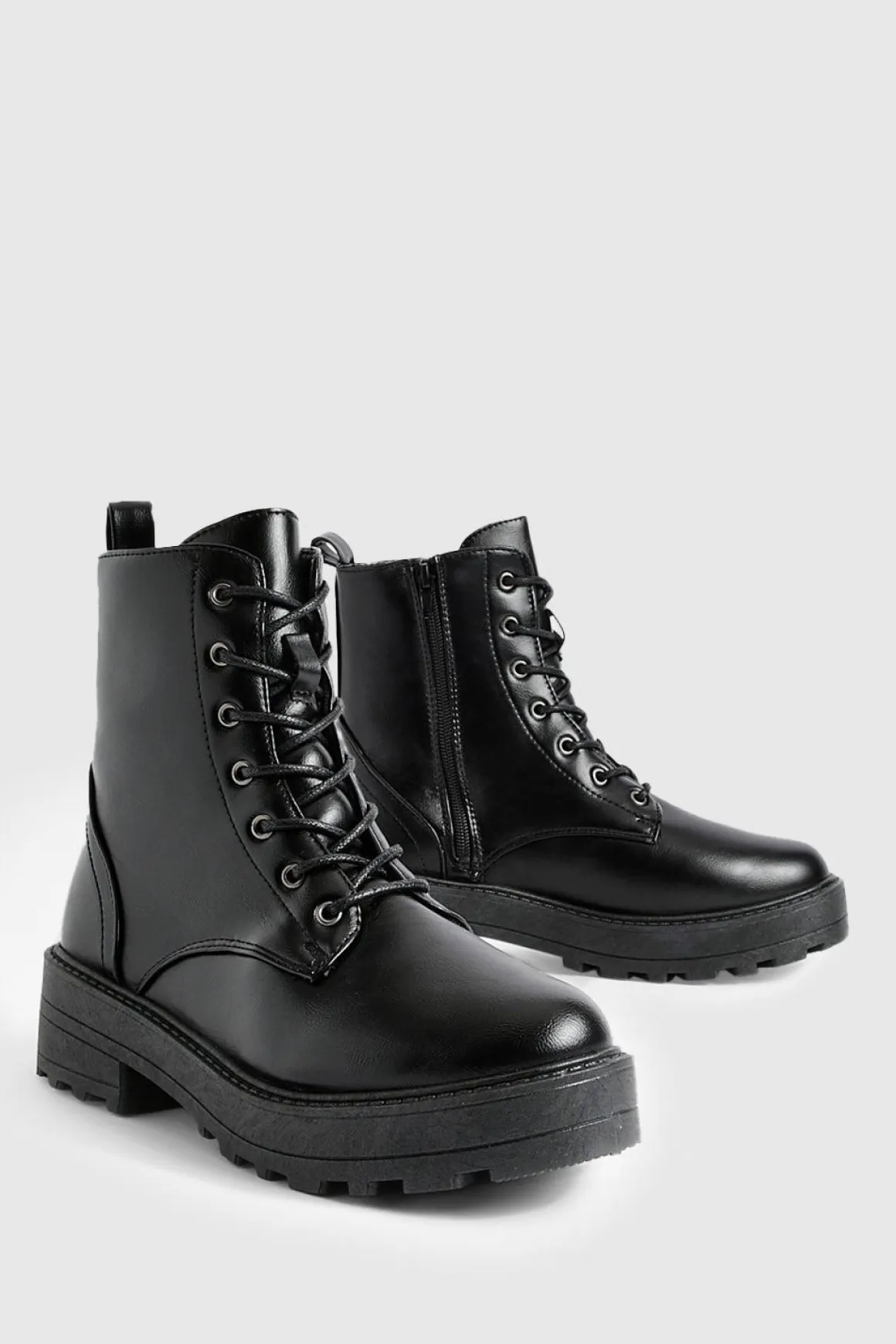 Bottes de randonneur chunky à laçage et coupe large
