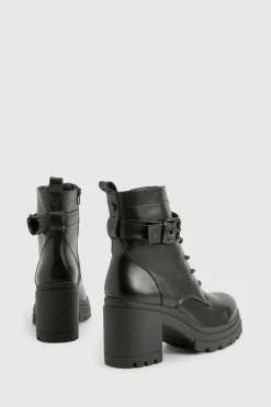 Bottes de randonneur à lacets avec détail de boucle
