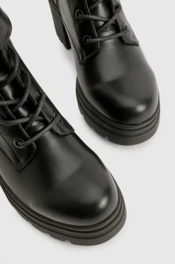 Bottes de randonneur à lacets avec détail de boucle