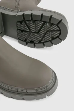 Bottes en caoutchouc à hauteur de mollet et à semelles épaisses