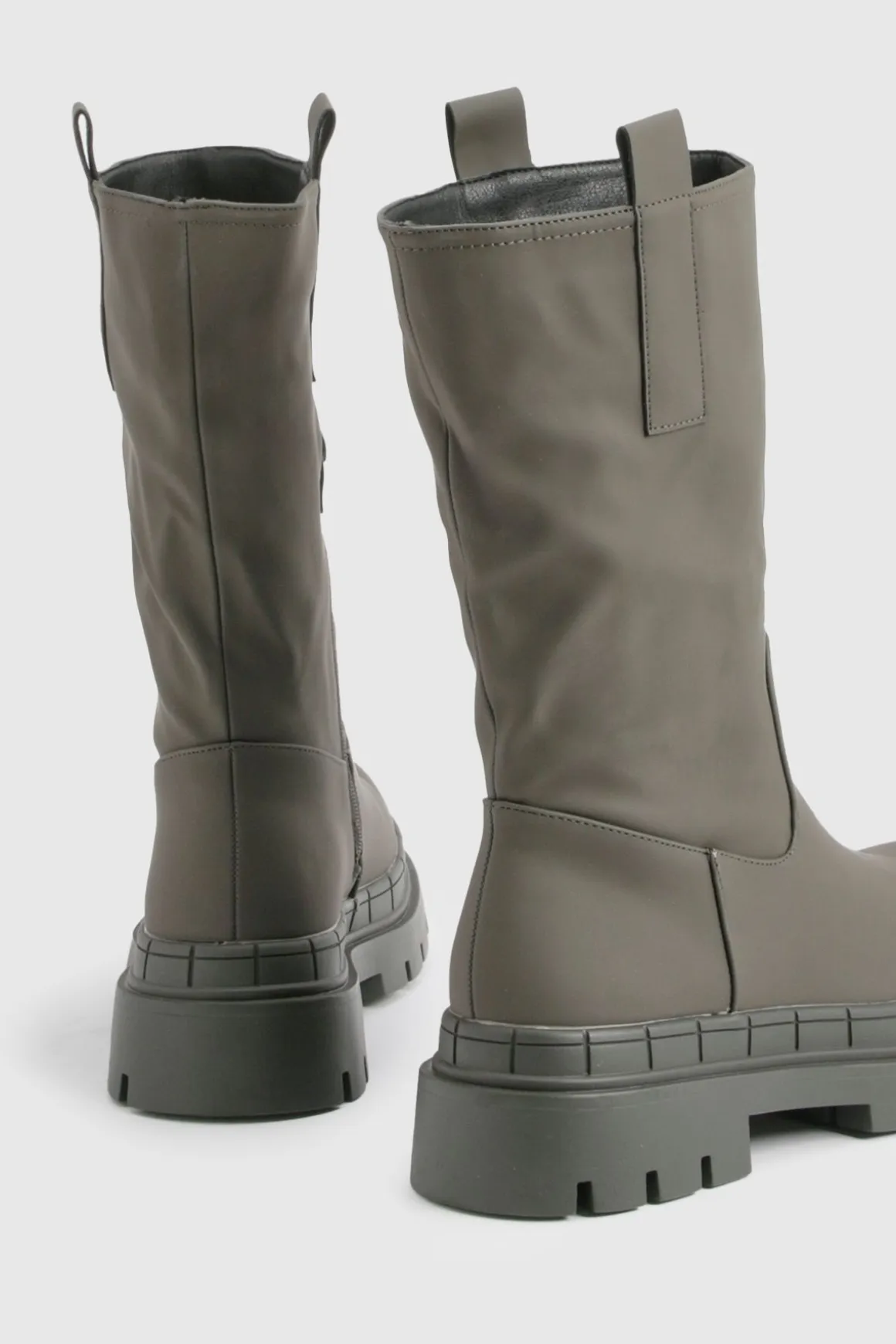 Bottes en caoutchouc à hauteur de mollet et à semelles épaisses