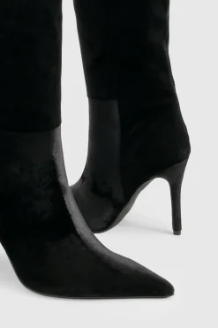 boohoo Bottes en velours à talon stiletto, bout pointu et montantes jusqu'aux genoux< Bottes|Bottes Hautes