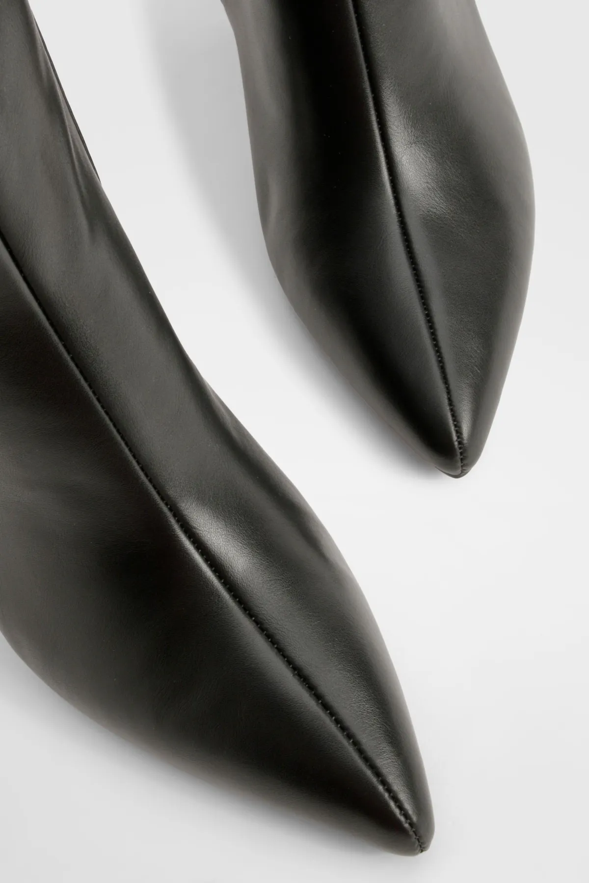 boohoo Bottes hautes à genou à bout pointu et à coupe ample< Bottes|Bottes Hautes