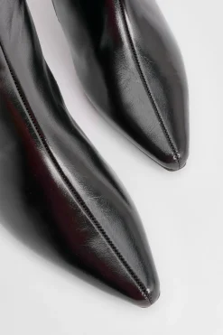 Bottes hautes jusqu'aux genoux à bout pointu et à talon bas en synthétique