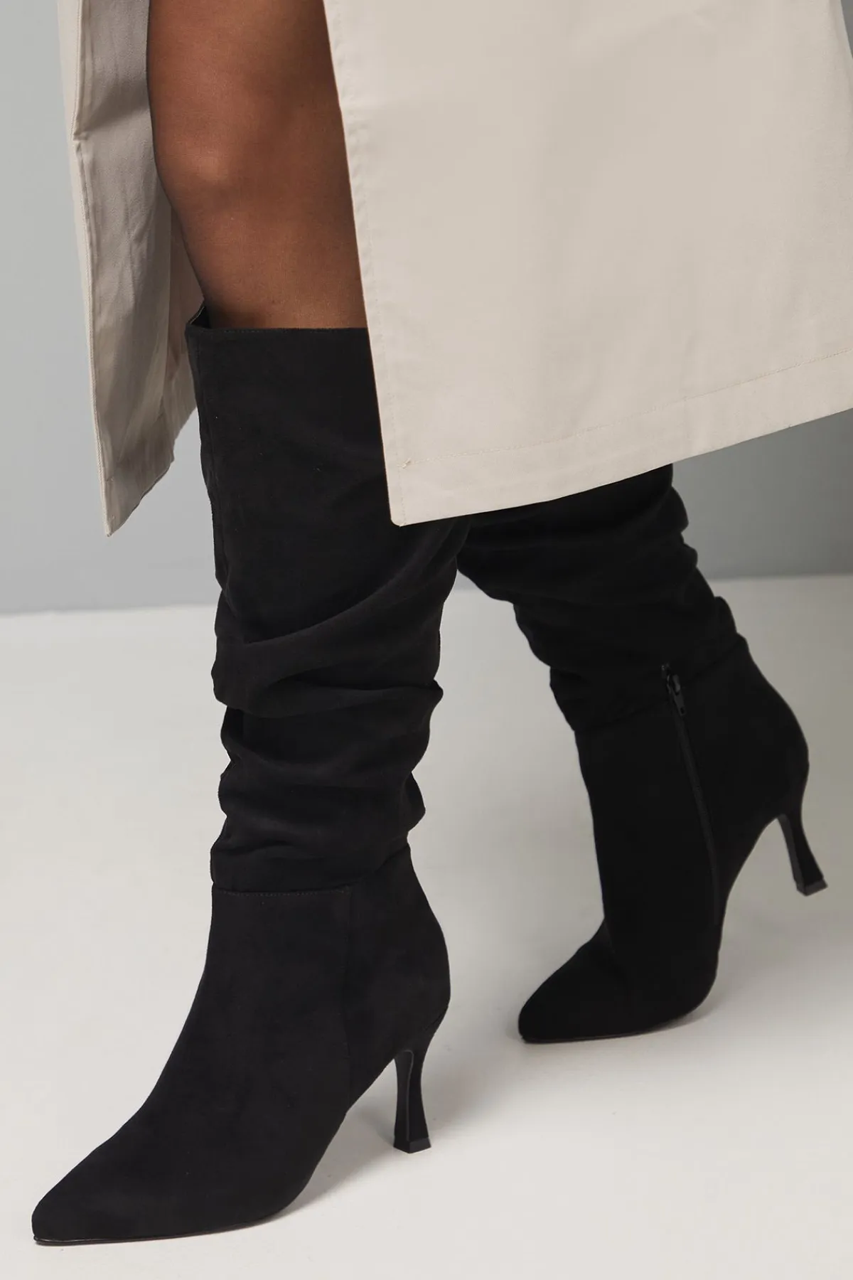 Wallis Bottes Hautes à Talon Aiguille Hibiscus Coupe Large en synthétique Froncé< Bottes|Bottes En Daim