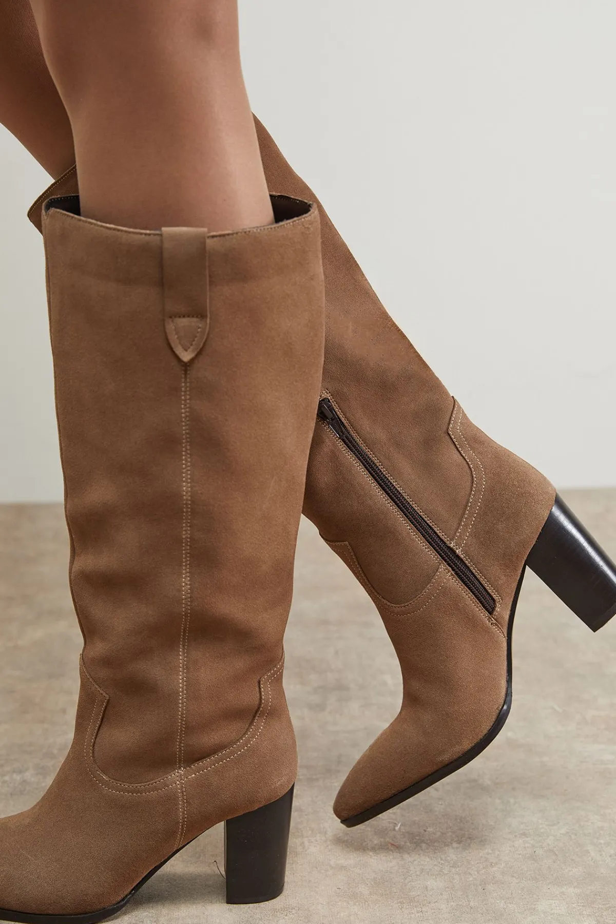 Oasis Bottes Hautes à Talon Bloc Kresta en Daim< Bottes|Bottes En Daim