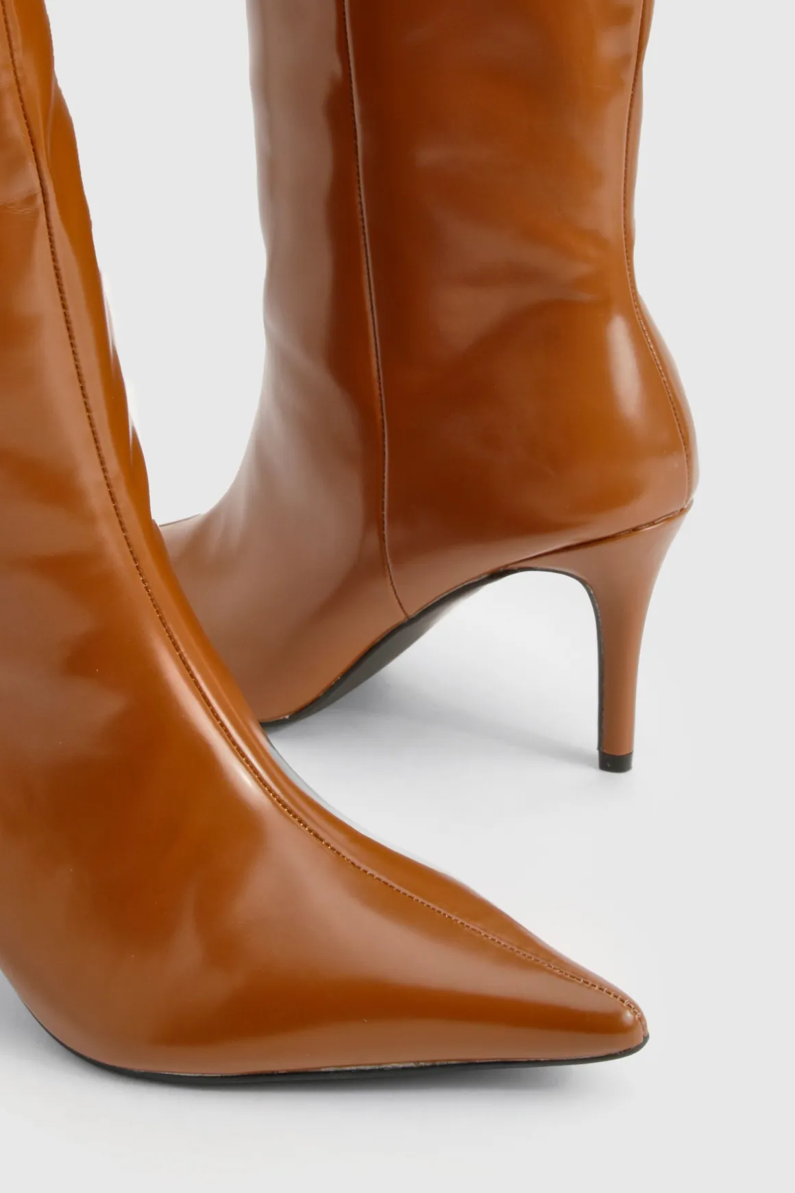 Bottes mi-hautes à look cuir premium à bout pointu