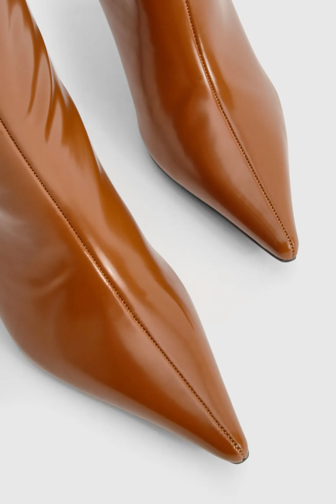 Bottes mi-hautes à look cuir premium à bout pointu