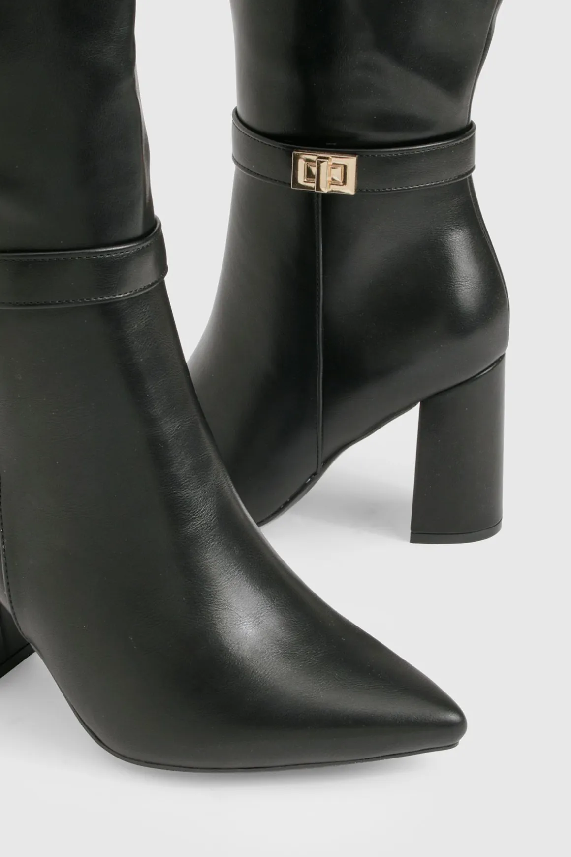 Bottes montantes à coupe large avec détails de verrouillage et talon bloc