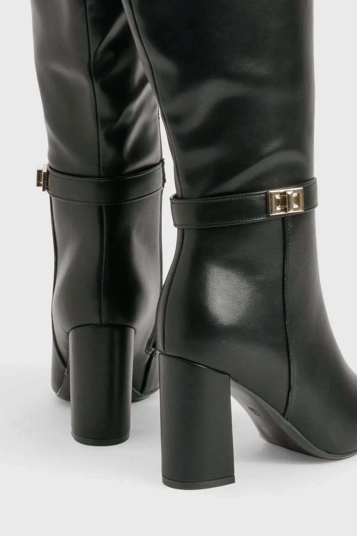 Bottes montantes à coupe large avec détails de verrouillage et talon bloc