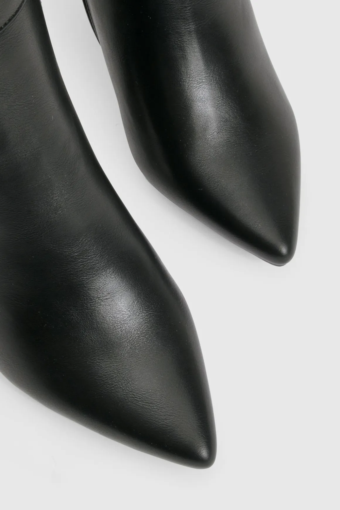 Bottes montantes à coupe large avec détails de verrouillage et talon bloc