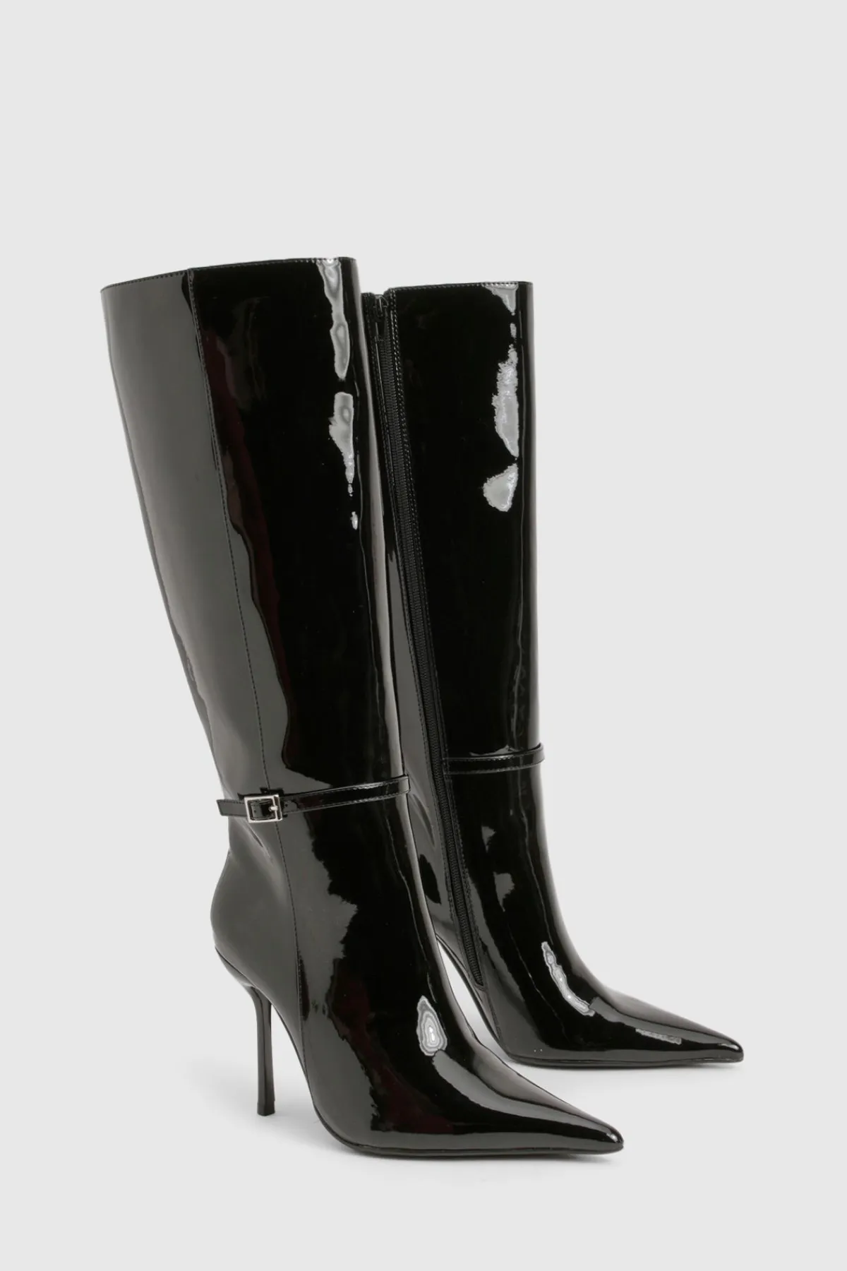 boohoo Bottes montantes en cuir verni stiletto avec détail de boucle et bout pointu< Bottes|Bottes Hautes