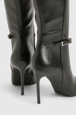 boohoo Bottes montantes à genou à talon aiguille avec détail de boucle et bout pointu< Bottes|Bottes Hautes