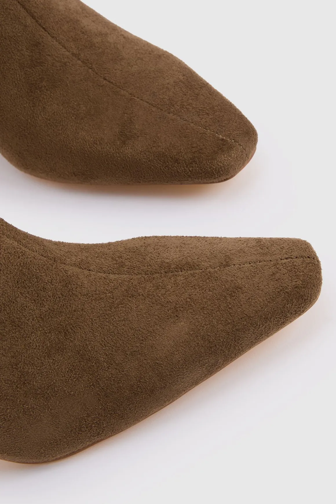 Bottes Montantes À Hauteur Du Genou À Talon Plat Et Bout Pointu