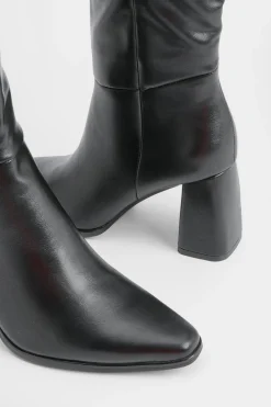 Bottes montantes jusqu'aux genoux à talon bloc et détail de couture