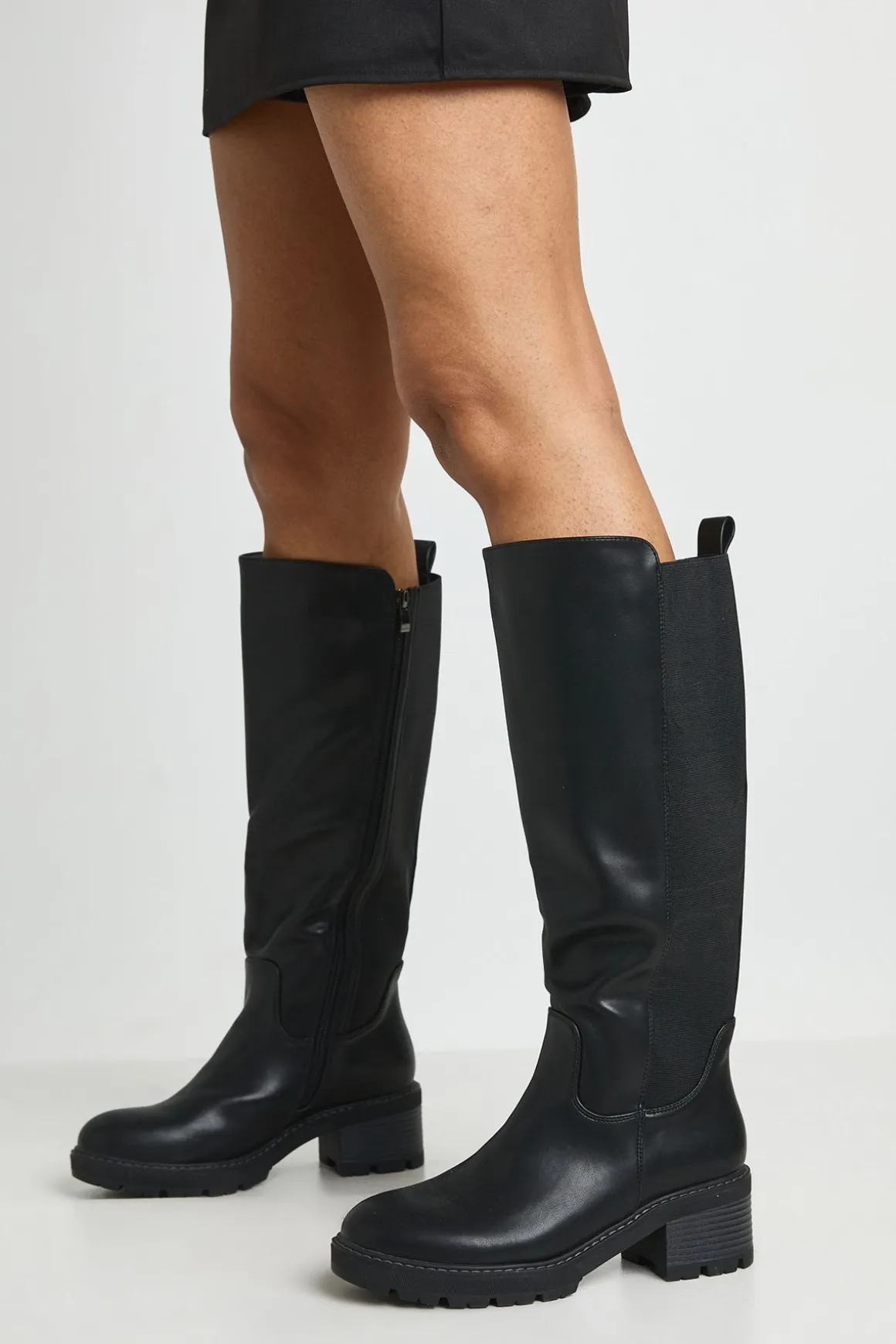 Bottes Montantes Larges À Détail Panneau Et Semelle Crantée