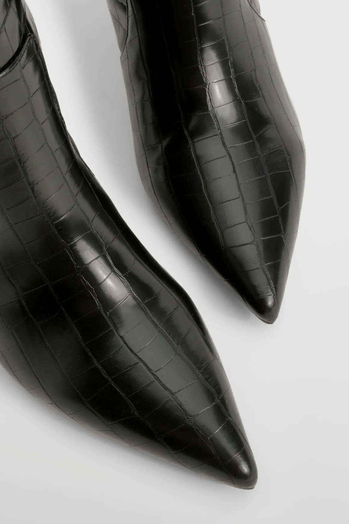 Bottes stiletto hautes jusqu'aux genoux courbées