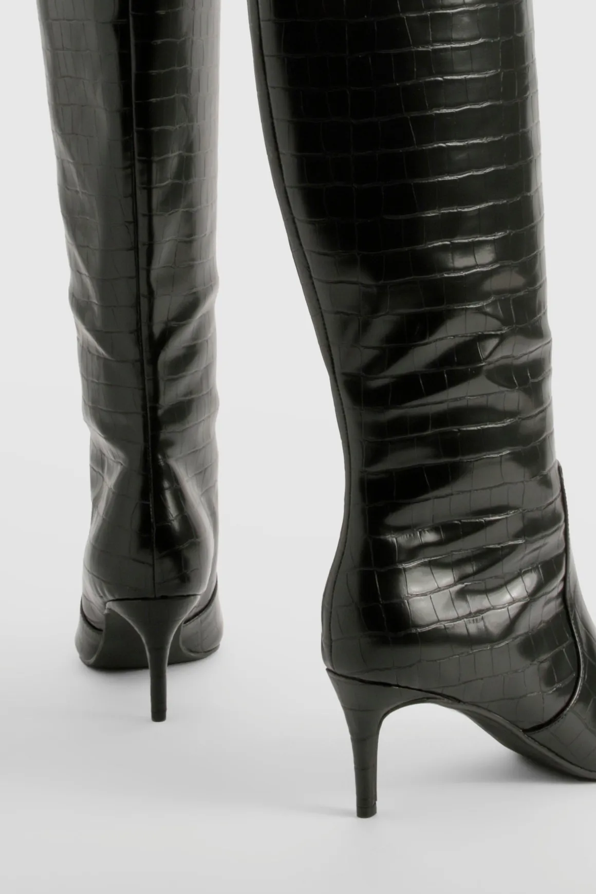 Bottes stiletto hautes jusqu'aux genoux courbées
