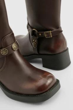 Bottes style western à large coupe avec détail de boucle