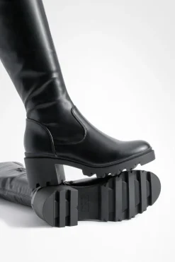 Bottes à talon bloc qui montent au-dessus du genou