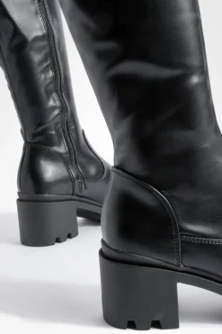 Bottes à talon bloc qui montent au-dessus du genou