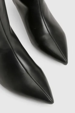 Bottes à talons hauts montantes jusqu'au genou, coupe large et bout pointu