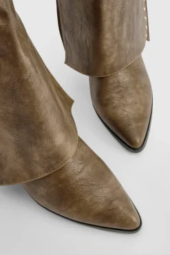 boohoo Botte Western Usée À Détails Cloutés Et Revers Coupe Large< Bottes|Santiags