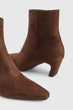 boohoo Bottine à la cheville en faux suède à talon évasé et bout pointu< Bottines|Bottes En Daim