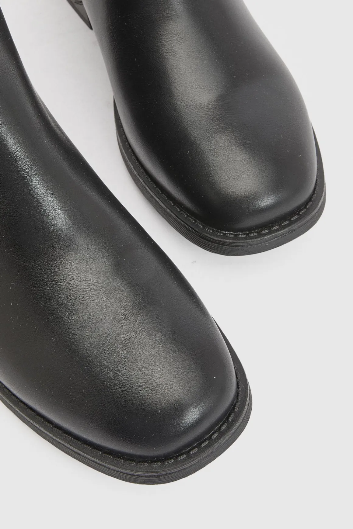 Bottines Chelsea À Patte De Tirage