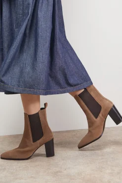 Bottines Chelsea à Talon Bloc en Daim Mousse