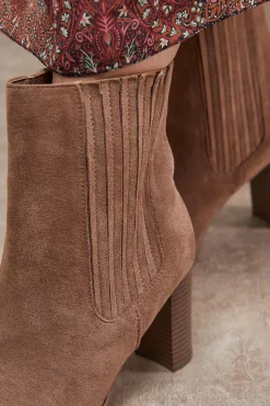 Oasis Bottines Chelsea à Talon Bloc Haut Maria Coupe Large en Daim Synthétique à Bout Pointu< Bottes Mi-Hautes|Bottines Chelsea