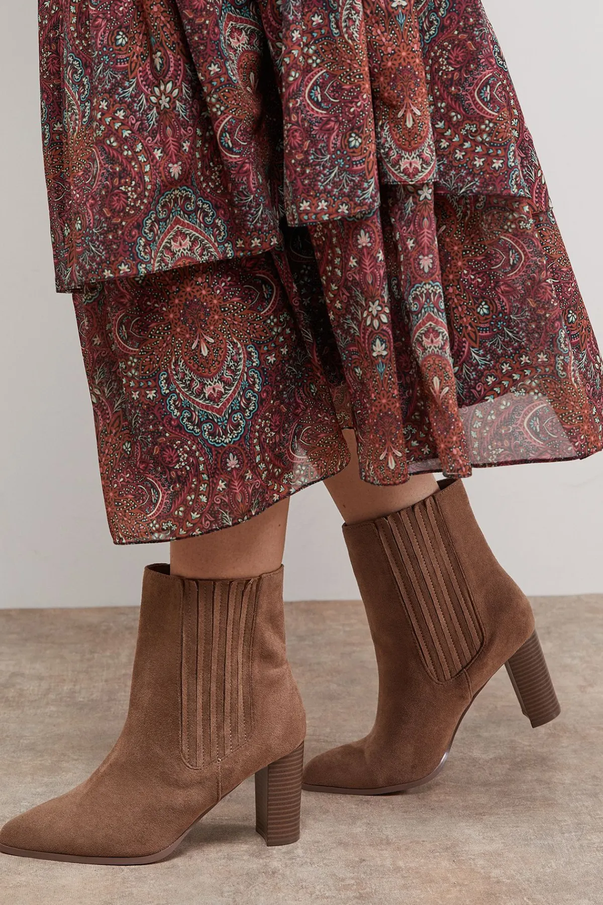 Oasis Bottines Chelsea à Talon Bloc Haut Maria Coupe Large en Daim Synthétique à Bout Pointu< Bottes Mi-Hautes|Bottines Chelsea