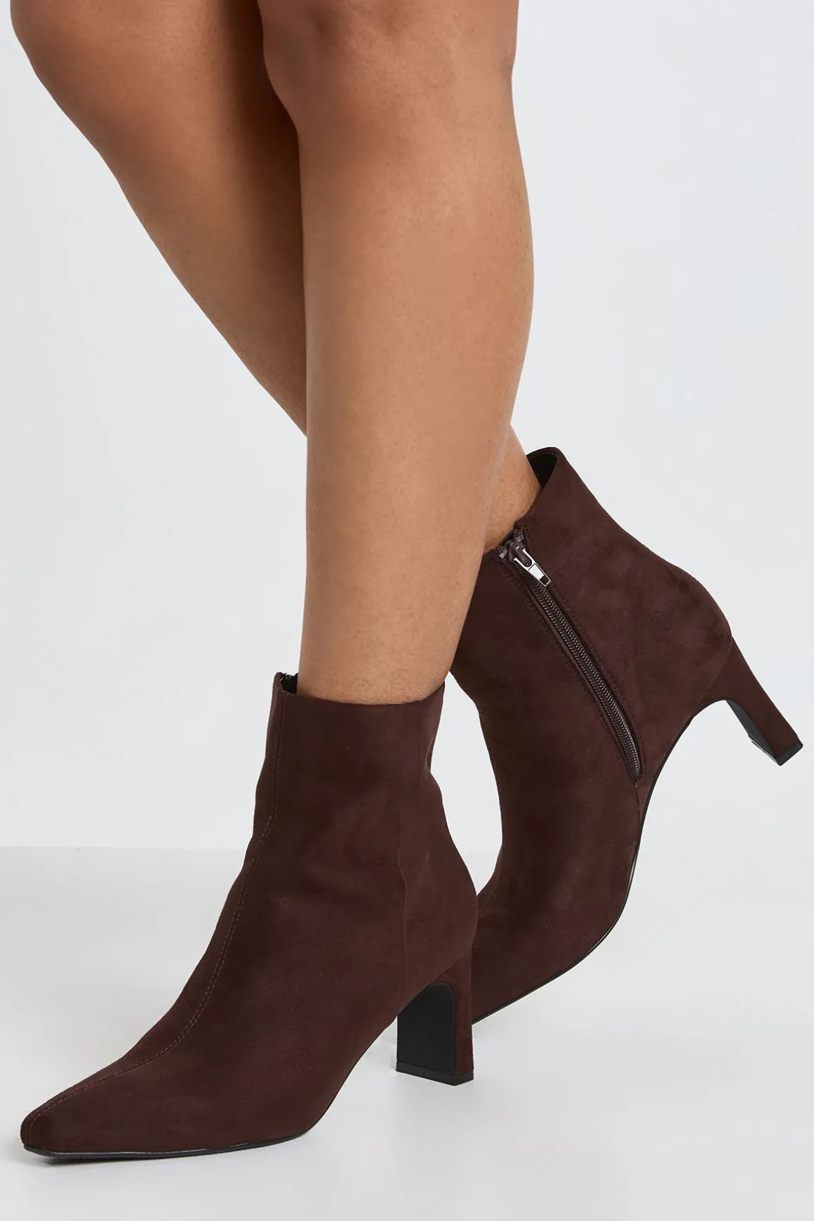 Bottines À Talon Bas En Synthétique Coupe Large