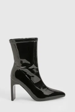 Bottines à Talon Plat en Cuir Verni Texturé