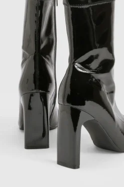 Bottines à Talon Plat en Cuir Verni Texturé