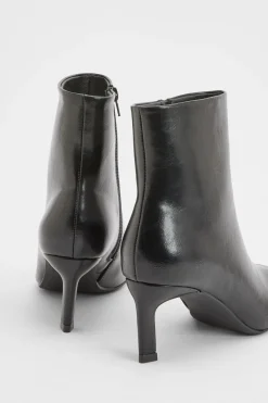 Bottines À Talons Aiguilles Bas Coupe Large