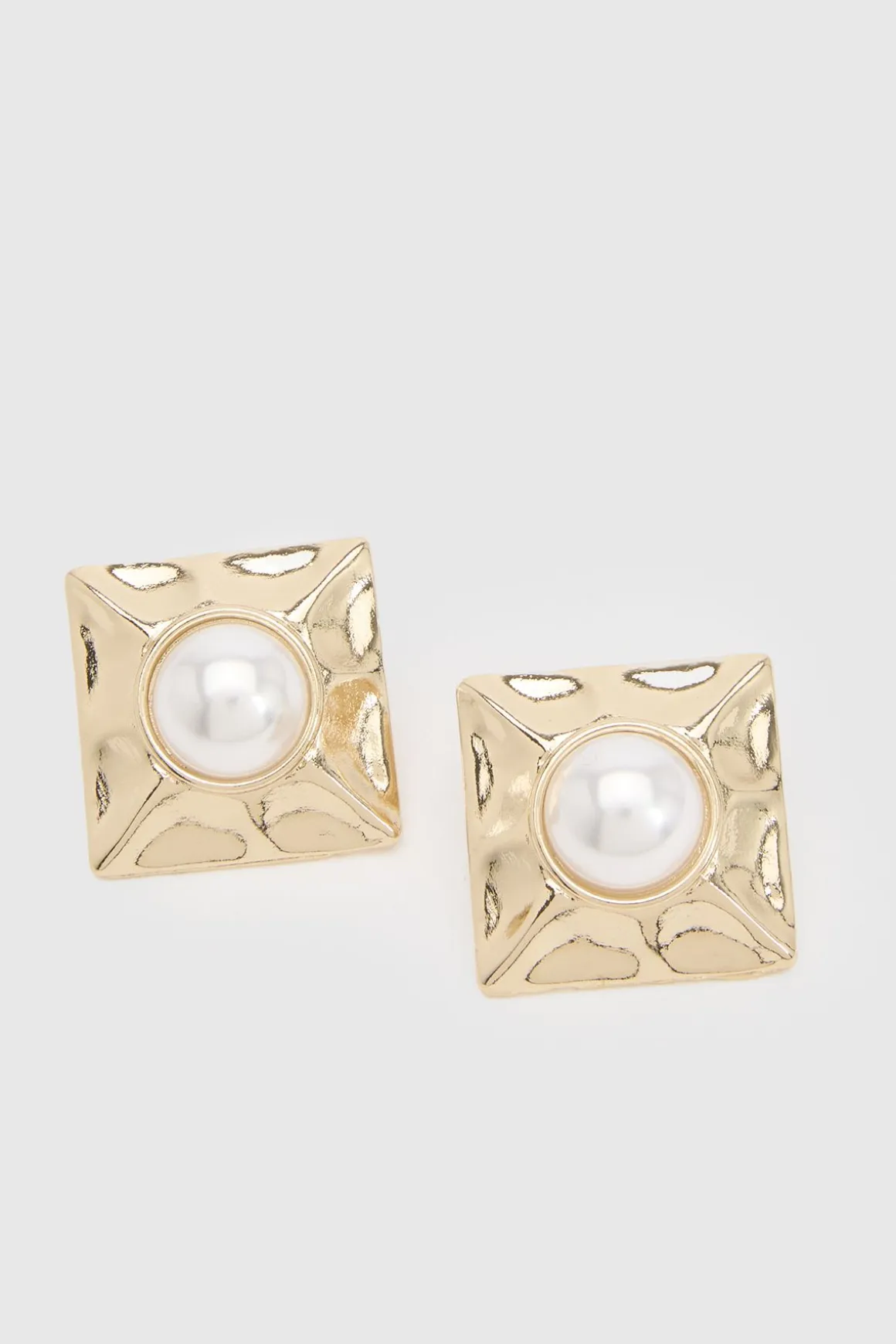 Boucles D'oreilles Clous Carrées Larges Avec Détail Perle