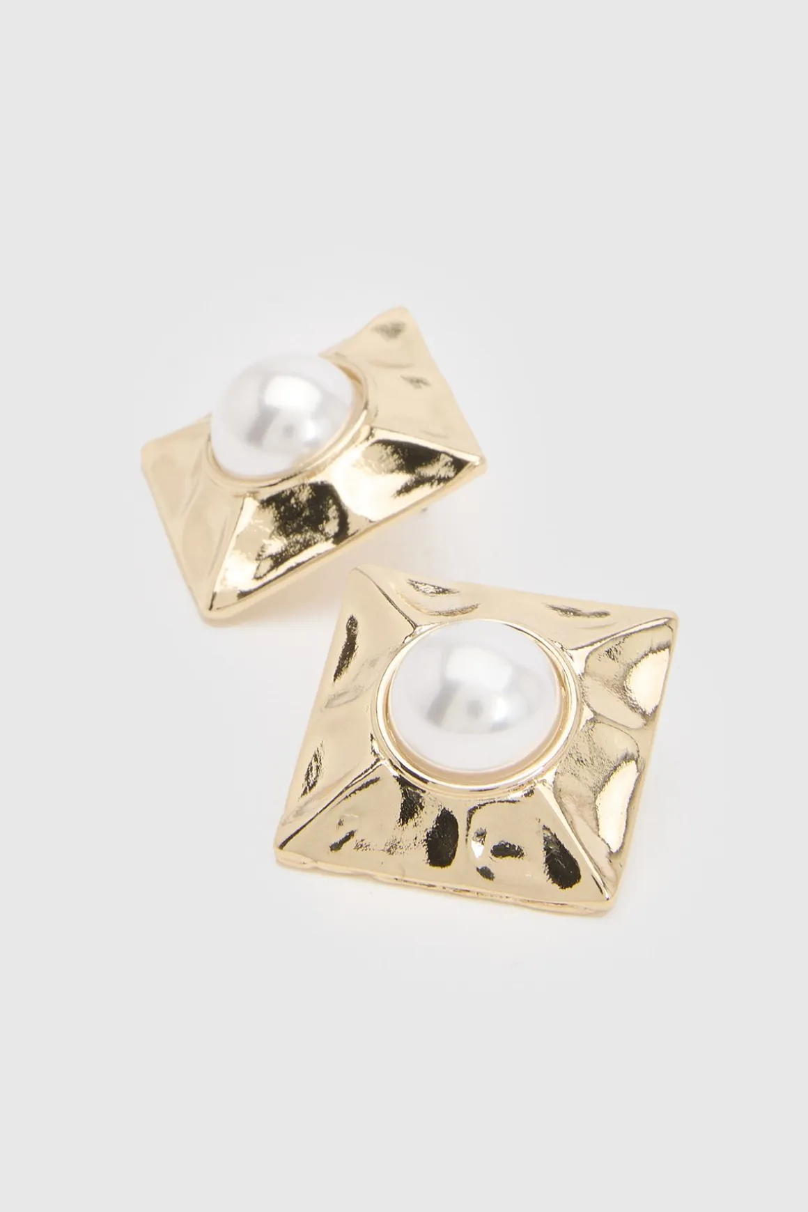Boucles D'oreilles Clous Carrées Larges Avec Détail Perle