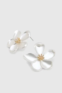 Boucles d'oreilles à clous fleuris brossées