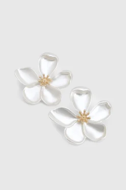 Boucles d'oreilles à clous fleuris brossées