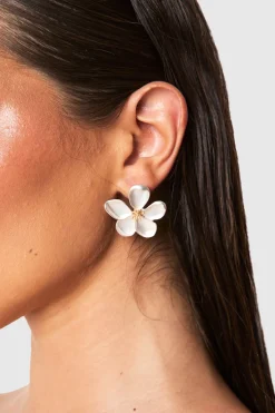Boucles d'oreilles à clous fleuris brossées