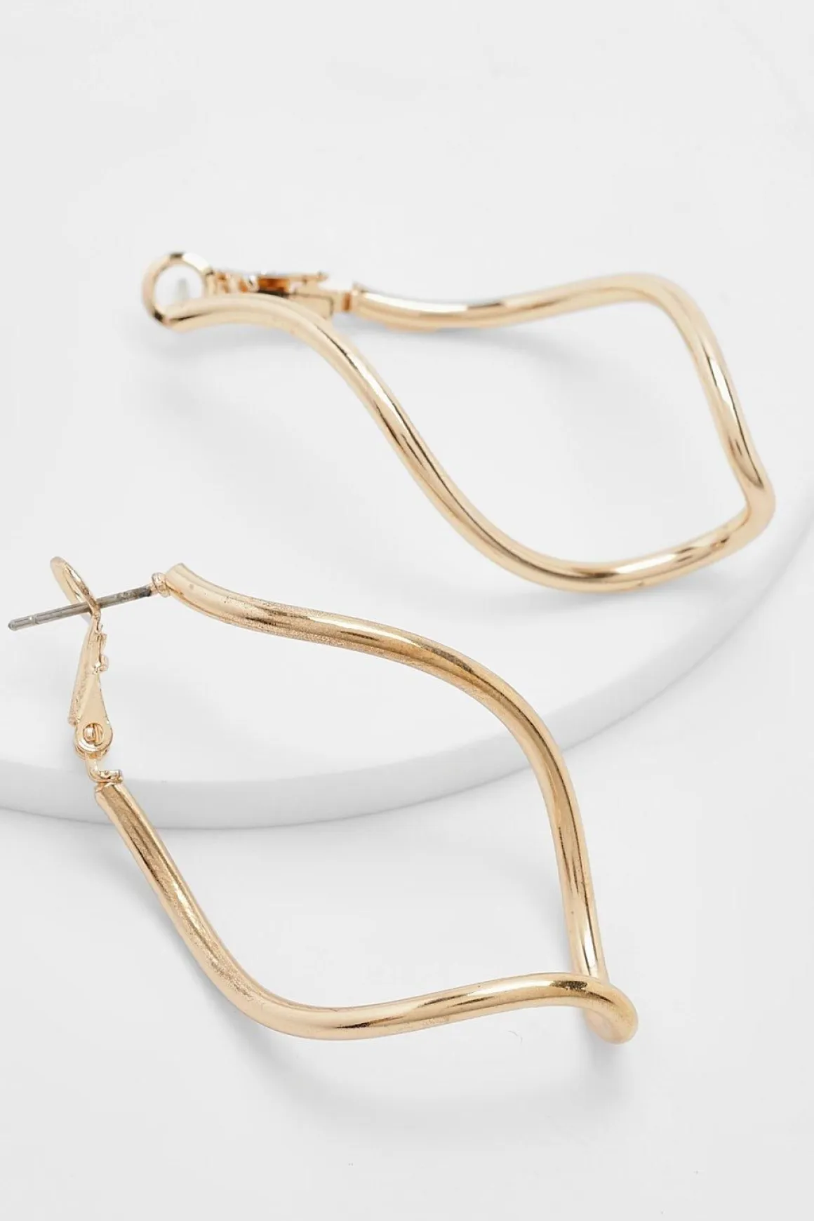 Boucles d'oreilles créoles à forme ondulée