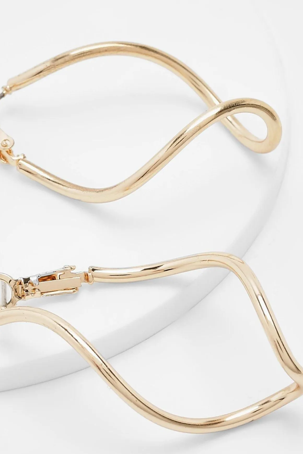 Boucles d'oreilles créoles à forme ondulée
