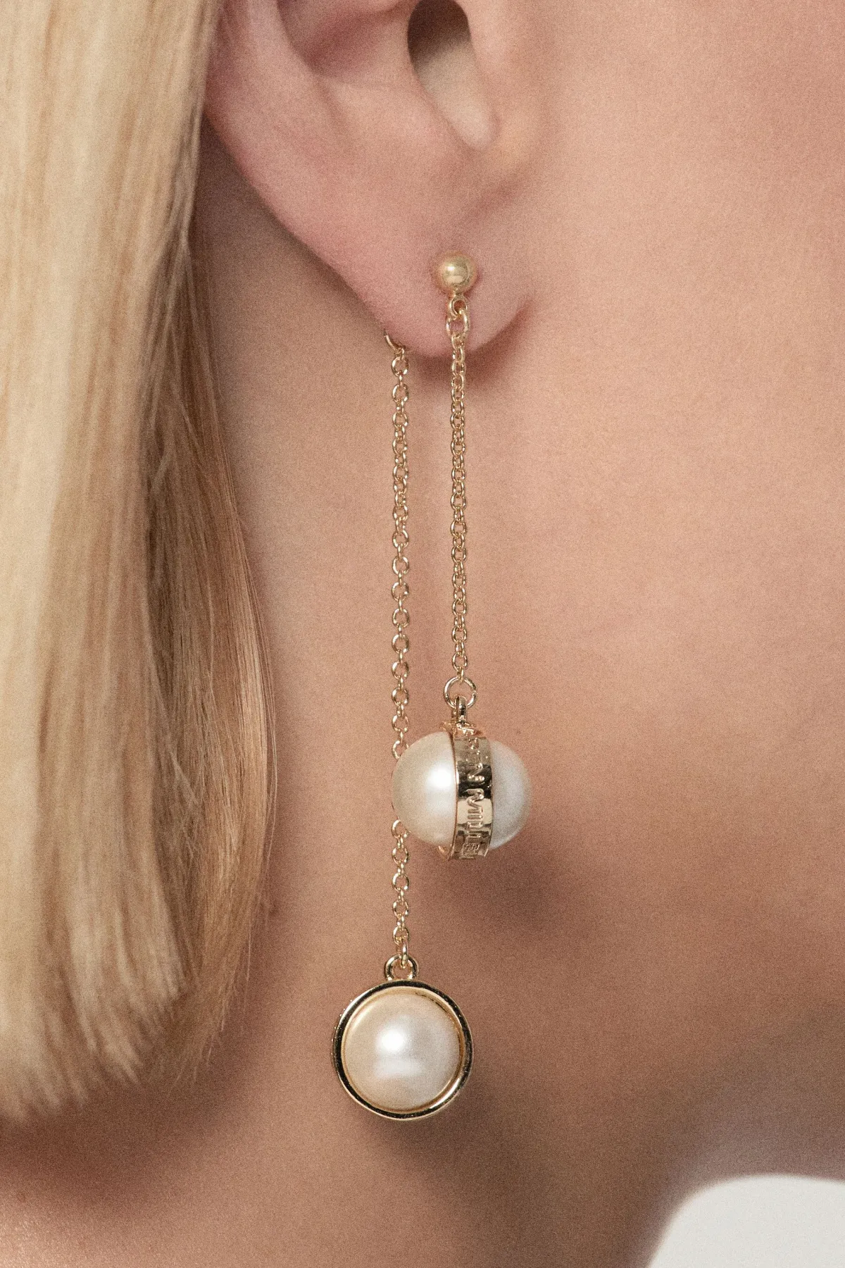 KarenMillen Boucles d'oreilles logo double cascade avec perles plaquées or 14k< Boucles D'Oreilles