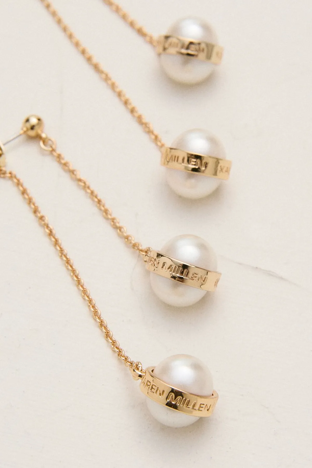 KarenMillen Boucles d'oreilles logo double cascade avec perles plaquées or 14k< Boucles D'Oreilles