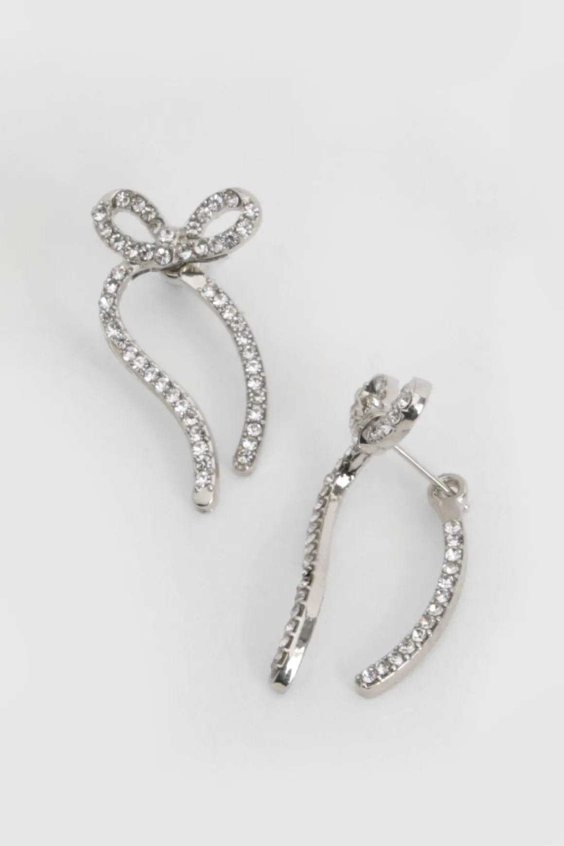 Boucles d’oreilles à nœud ornées d’argent