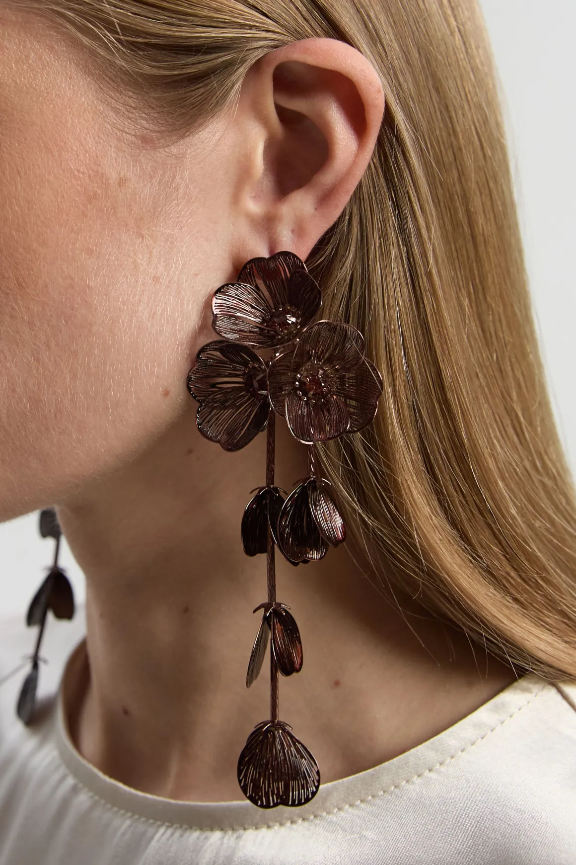 Boucles d'Oreilles Pendantes Fleur Texturées