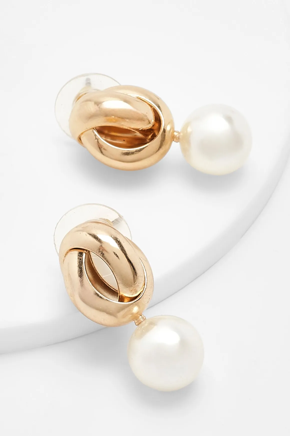 Boucles d'oreilles pendantes perle à torsade dorées