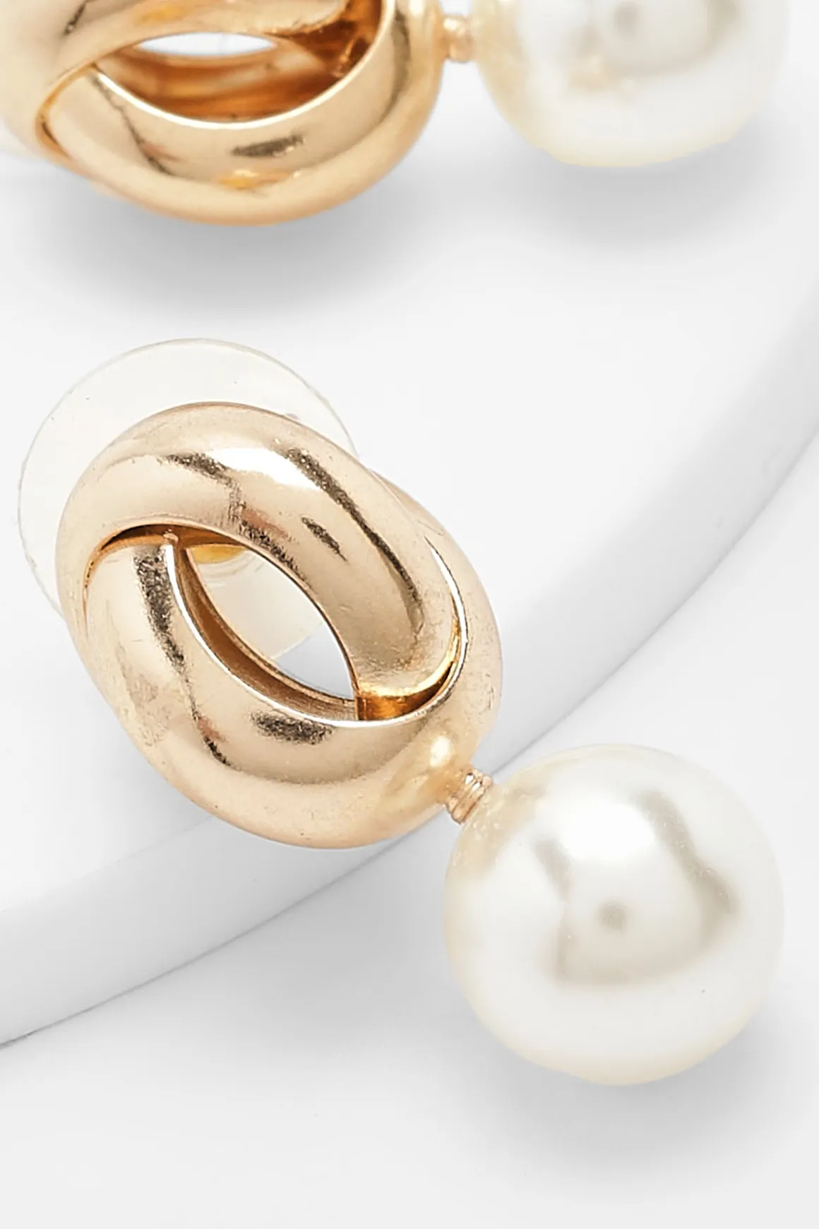 Boucles d'oreilles pendantes perle à torsade dorées